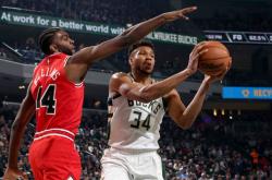 开云APP-包含公牛鏖战骑士，霍勒迪点燃赛场的词条