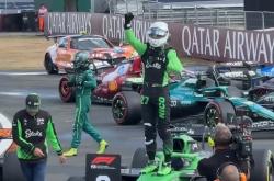 开云下载-梅赛德斯绝杀索伯车队，皮亚斯特里惊艳四座