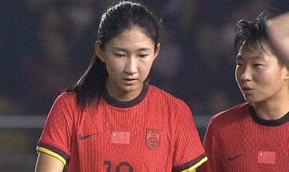 包含中国女足成员展现出色技术，受到国际赞誉的词条