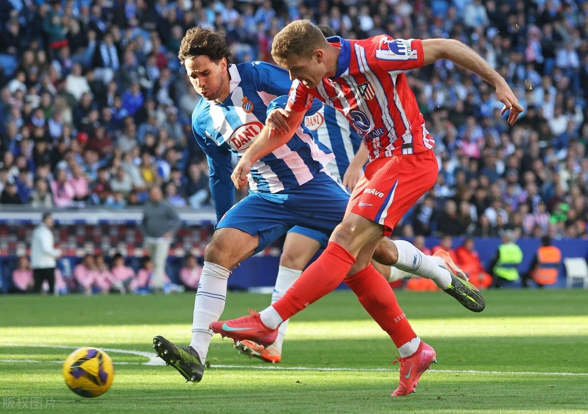 关于足球赛场紧张瞬间，球队表现持续火热的信息