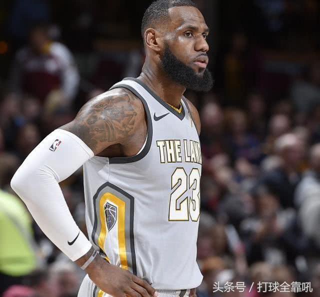 紧要关头球员发挥关键作用带队取胜 紧要关头球员发挥关键作用带队取胜