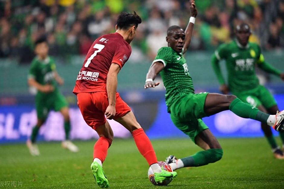 包含上海上港胜天津泰达,取得四连胜继续领跑积分榜的词条 包含上海上港胜天津泰达,取得四连胜继续领跑积分榜的词条