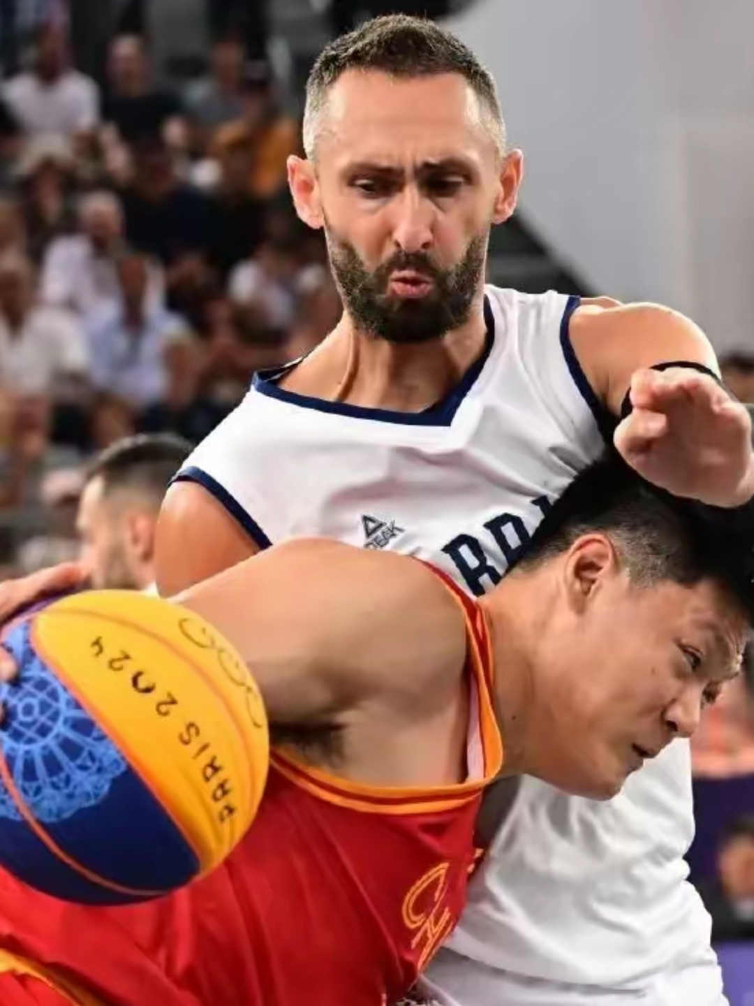 中国击败对手,夺得男子篮球胜利 中国击败对手,夺得男子篮球胜利