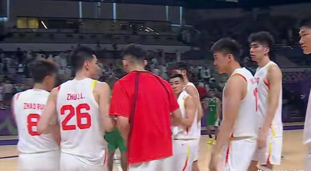 中国击败对手,夺得男子篮球胜利 中国击败对手,夺得男子篮球胜利