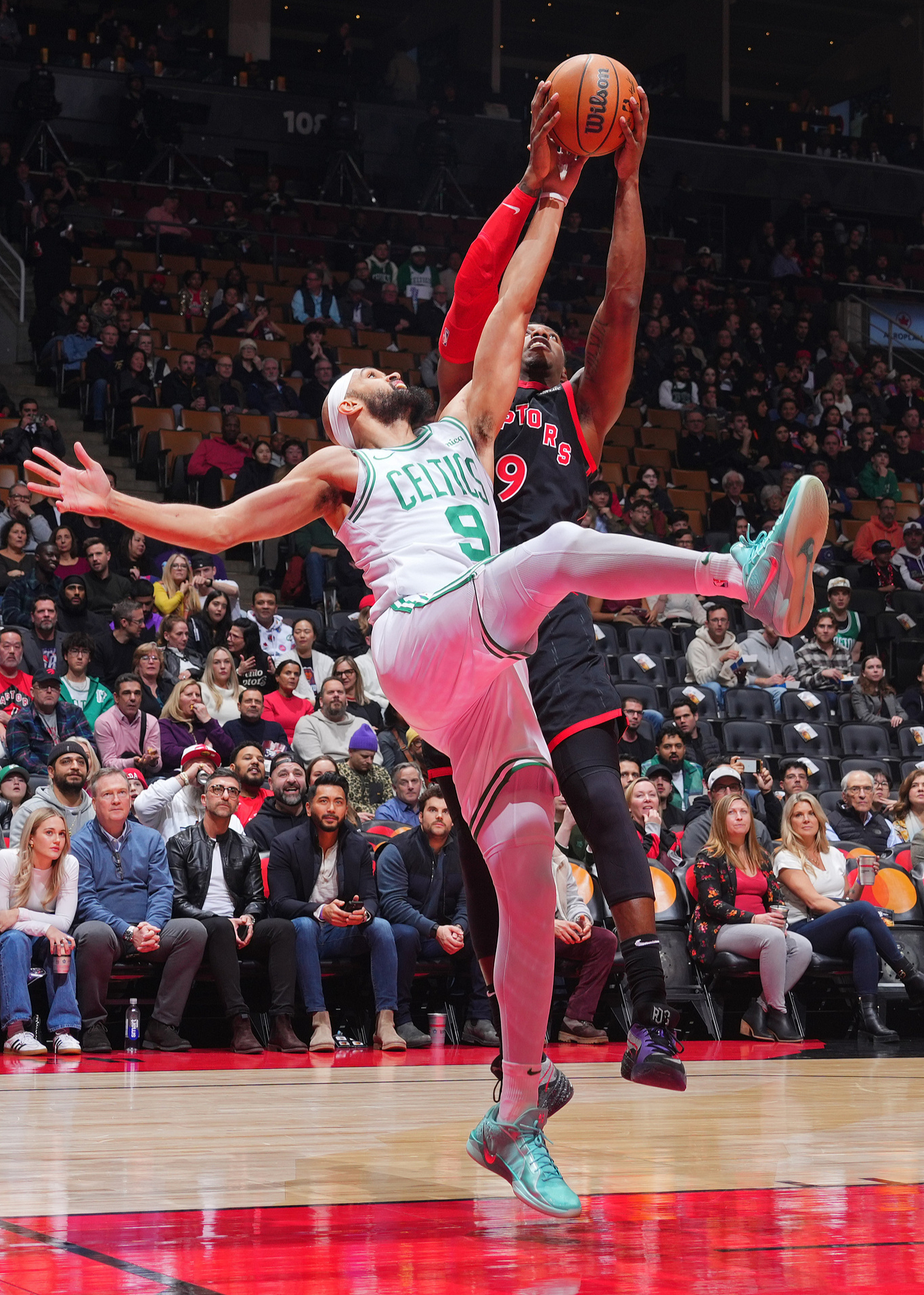 多伦多猛龙险胜金州勇士,波尔完成高光表现峡谷大战半决赛,成为赛场最大亮点的简单介绍 多伦多猛龙险胜金州勇士,波尔完成高光表现峡谷大战半决赛,成为赛场最大亮点的简单介绍