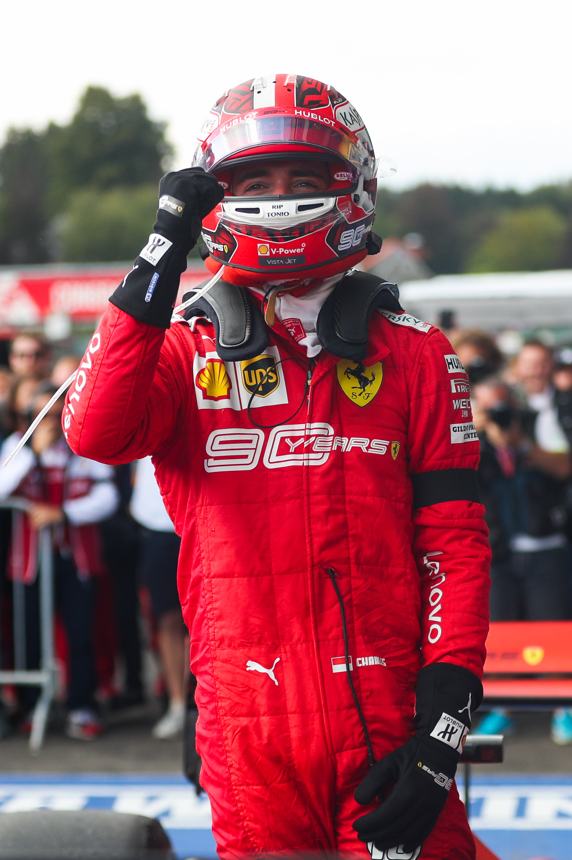 关于阿斯顿马丁险胜雷诺车队，皮亚斯特里点燃赛场的信息